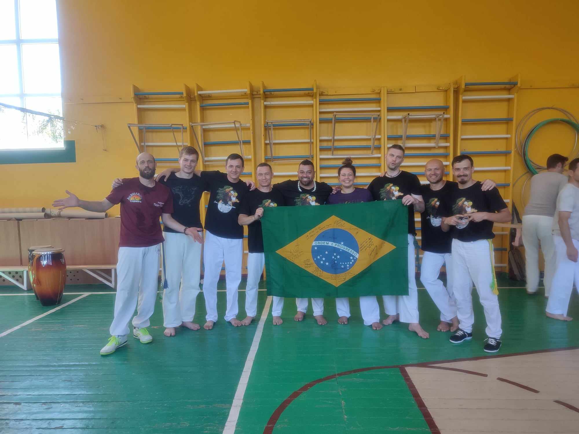 Echipa la Tiraspol cu steagul Braziliei